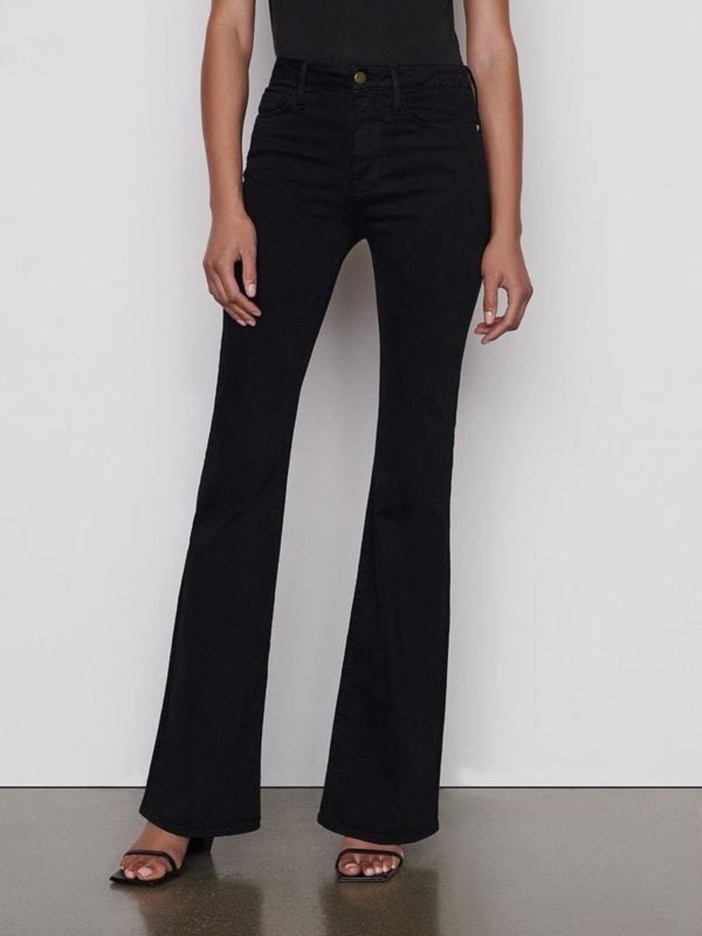 FRAME Le One Flare Jean in Larsen